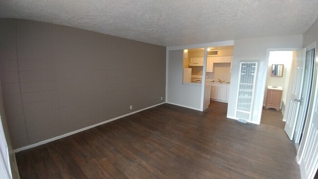 Building Photo - 5801 Haines Ave NE