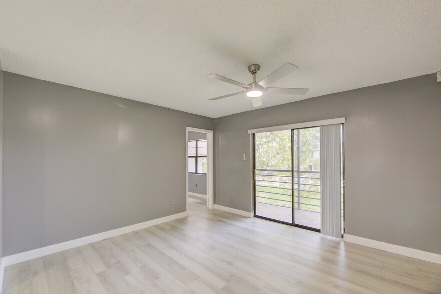 Building Photo - 851 NE 209th Terrace