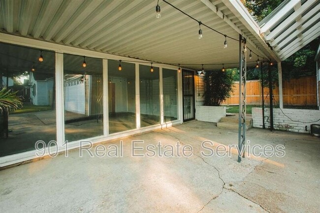 Building Photo - 398 N Highland St