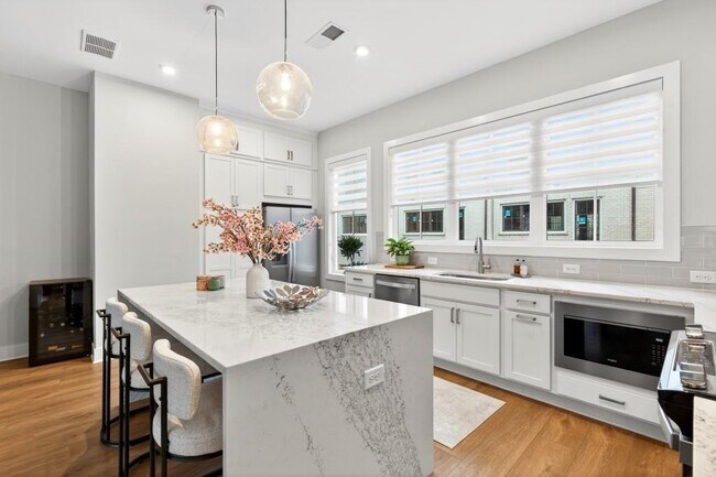 Building Photo - 2641 Mackintosh Ct