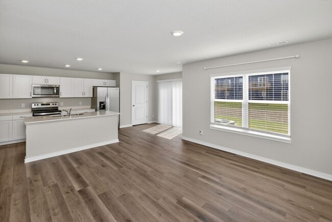 Building Photo - MODERN COMFORT!! 3 Bedroom, 3 Bathroom Townhome in Urbandale!