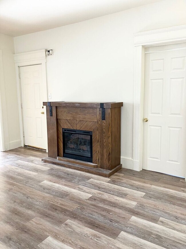 Building Photo - DICKERMAN