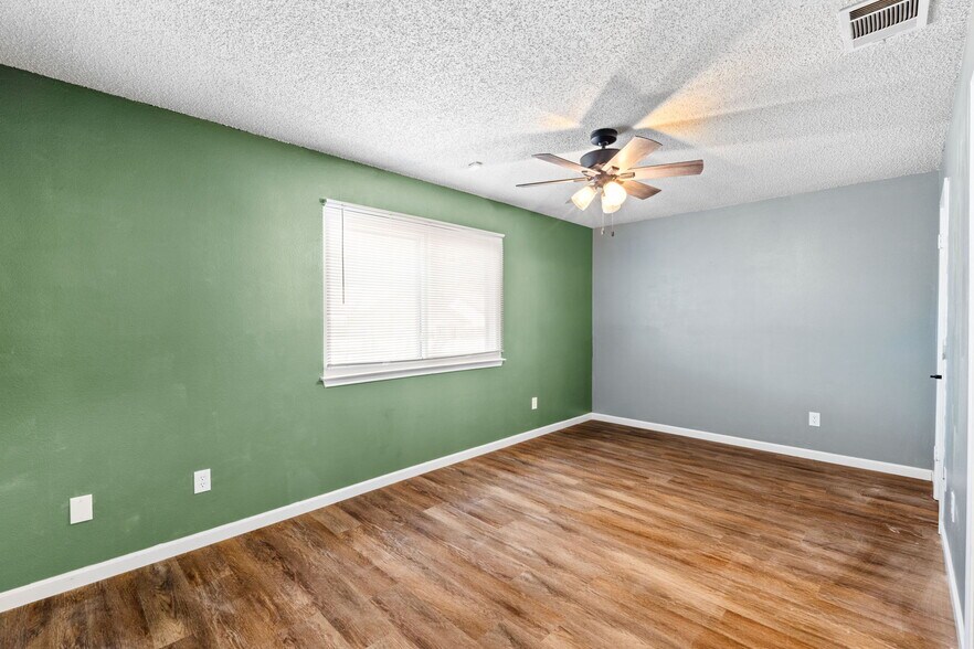 Building Photo - 12079 Stoney Brg