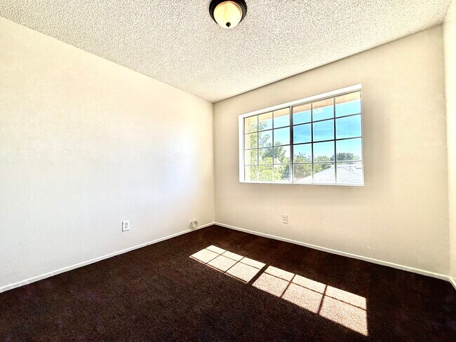 Building Photo - 37416 Daybreak St