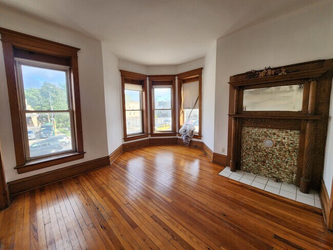 Building Photo - 2404 W Superior St