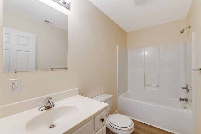 Building Photo - Newly-Updated 3-Bedroom Home in West Ashev...
