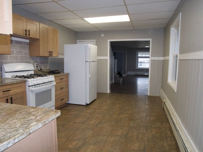 Building Photo - Spacious 4-Bedroom, 1- Bathroom Row home in Allentown – Section 8 Encouraged to Apply!