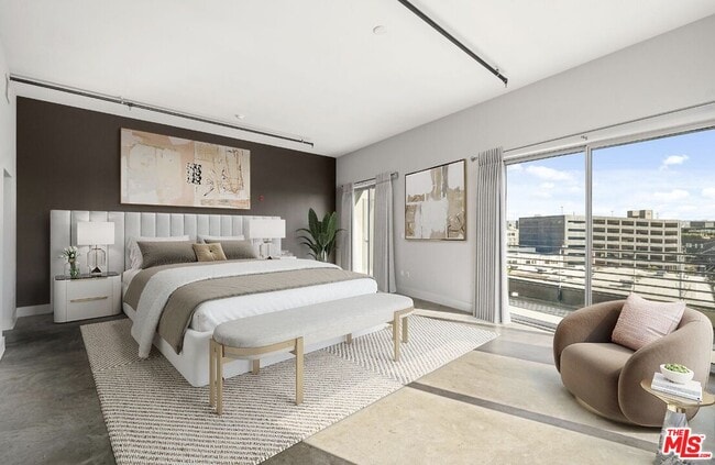 Building Photo - 825 East 4th St