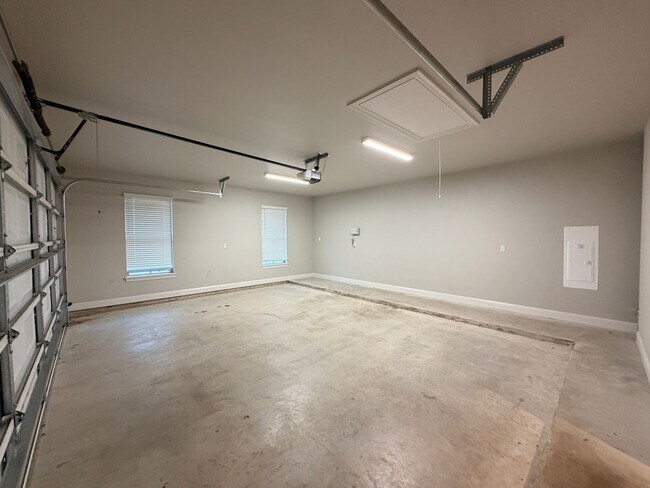Building Photo - Gated Community Close to Barksdale Air Force Base...