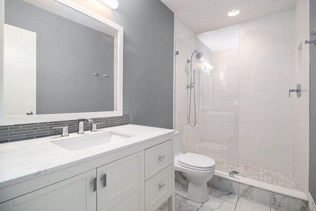 Building Photo - 614 Peninsula Ct