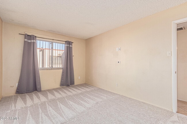 Building Photo - 5044 N 40th Ave