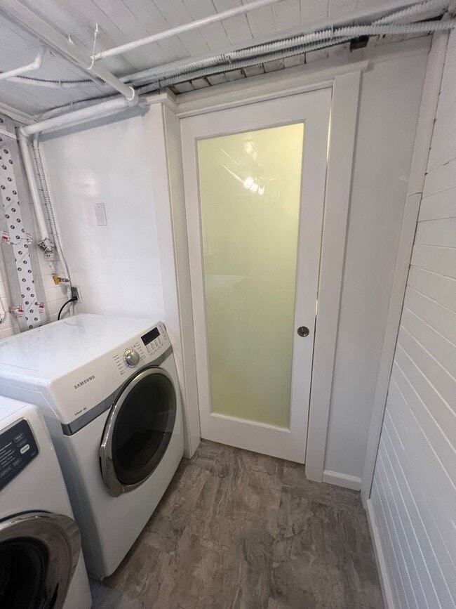 Building Photo - Cozy 2 Bedroom in Charming Everett Neighbo...
