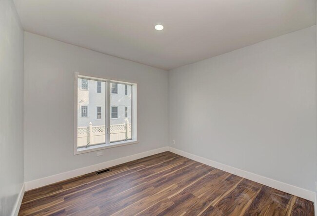 Building Photo - 1400 N 22nd Ave