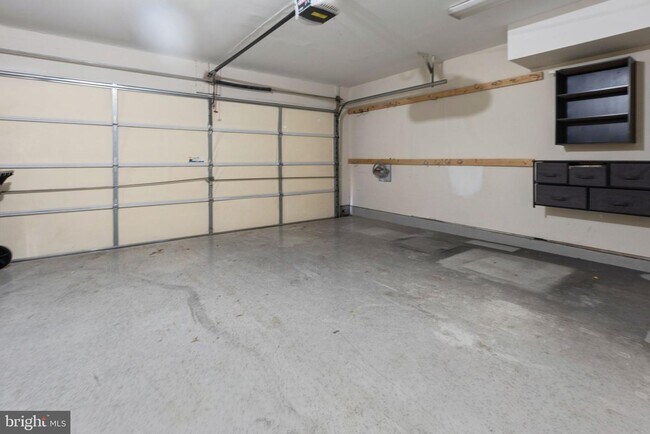 Building Photo - 434 Clayton Ln