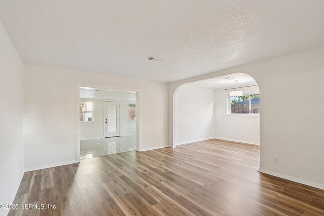 Building Photo - 409 Sailfish Dr E