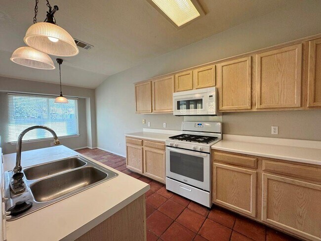 Building Photo - 1508 Highland Dr