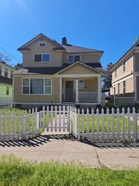 Building Photo - L993