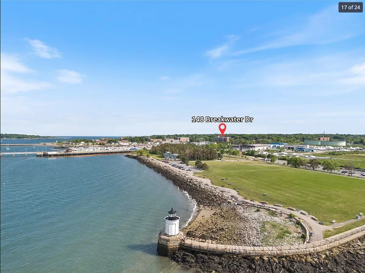 Bug light park and Portland downtown view from apartment - 148 Breakwater Dr