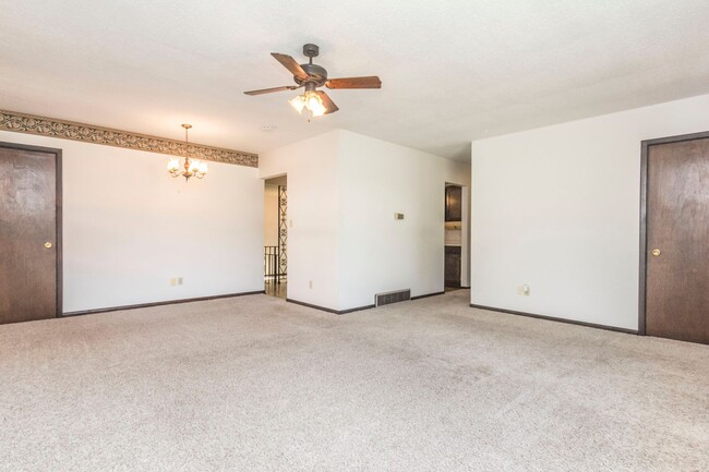 Building Photo - 3 Bedroom 2 Bath Home for Rent Indianola, ...