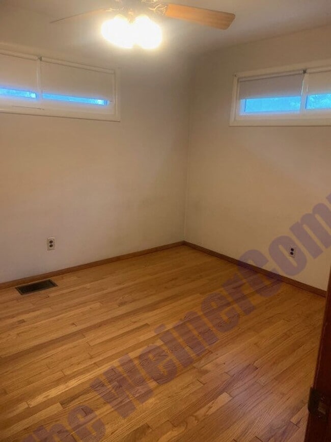 Building Photo - Sublease Available for Move in January 2nd!