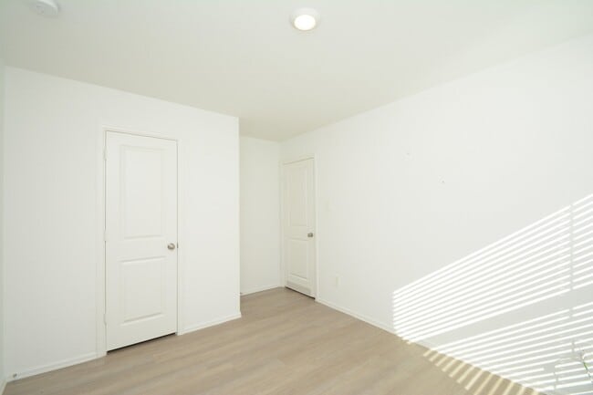 Building Photo - 379 Jewett Meadow Dr