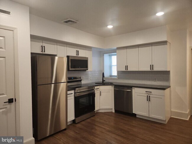 Building Photo - 3856 Terrace St