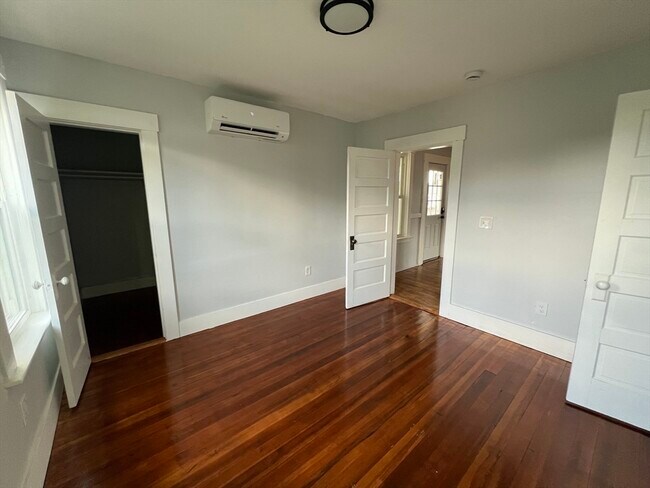 Building Photo - 67 Fairlawn Ave