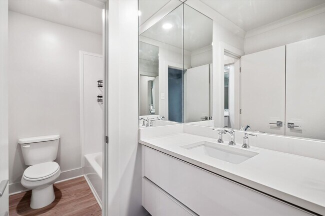 Building Photo - SPRING HILL OAKS CONDOMINIUMS