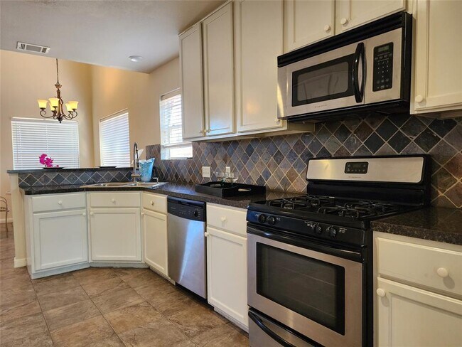Building Photo - 16614 Stoneside Dr