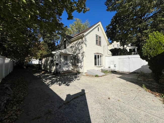Building Photo - 3 Strafford Pl