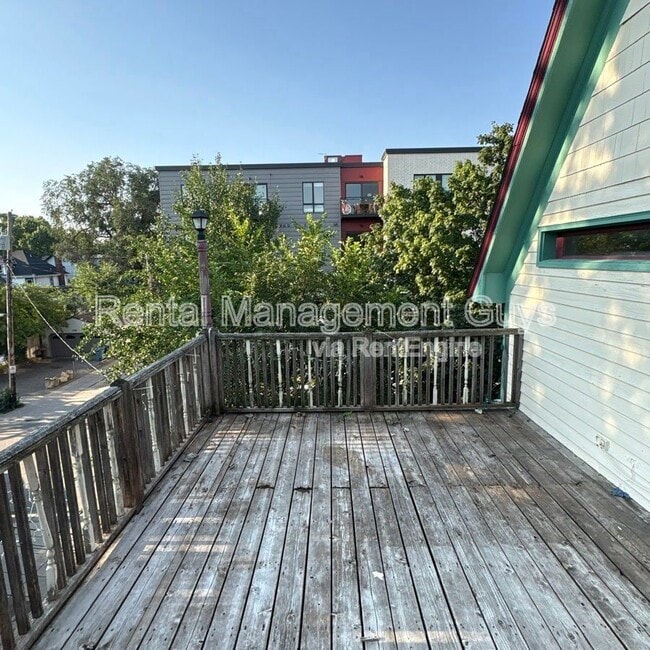Building Photo - 2647 Girard Ave S