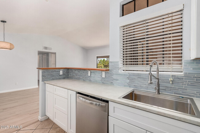 Building Photo - 6550 N 47th Ave