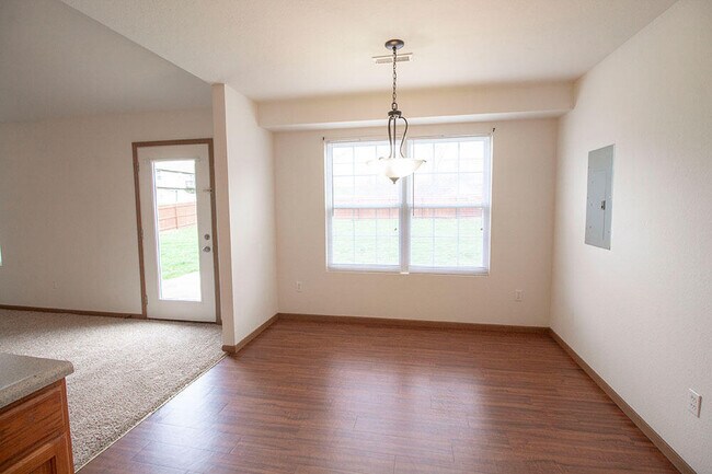 Building Photo - 1601 Smiley Ln