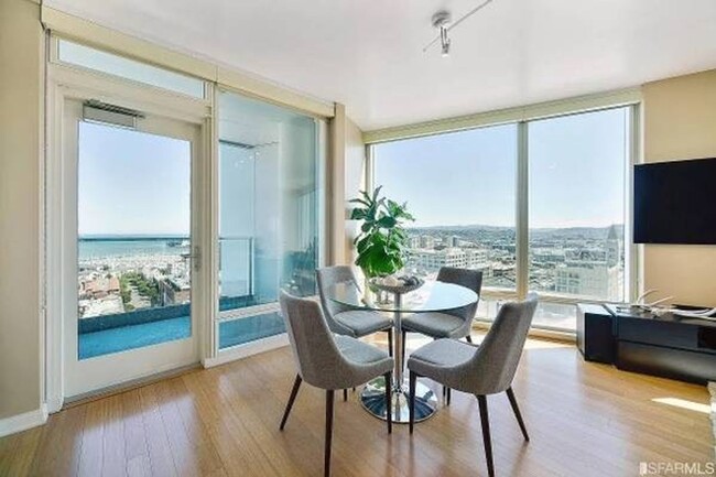 Building Photo - Luxury Corner Unit in Rincon Hill: 2 Bed/2...