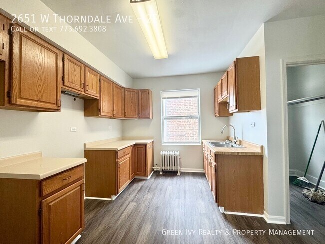 Building Photo - 2651 W Thorndale Ave