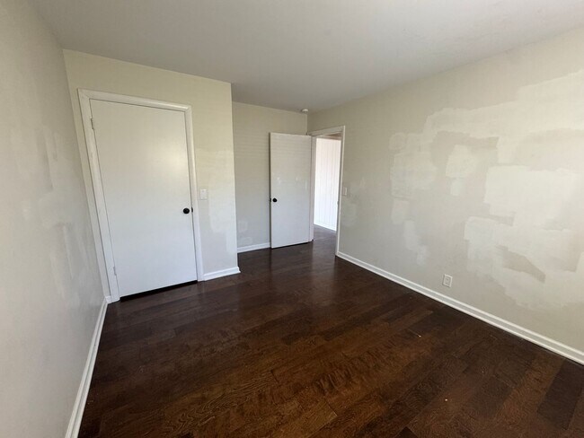 Building Photo - 3 Bedroom Home in Murray