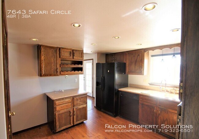 Building Photo - 7643 Safari Cir