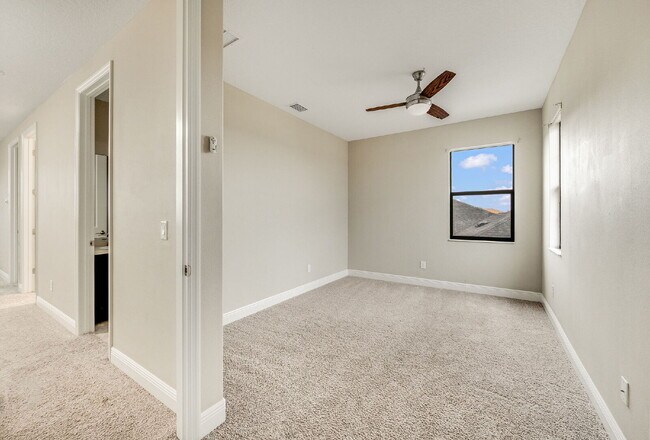 Building Photo - 4BR, 2.5BA home with resort style outdoor living!