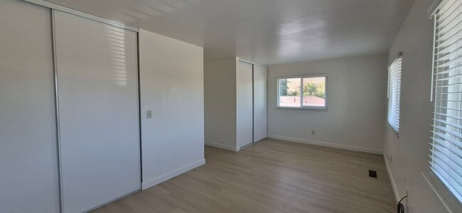 Building Photo - 5023 Oakbrook Cir