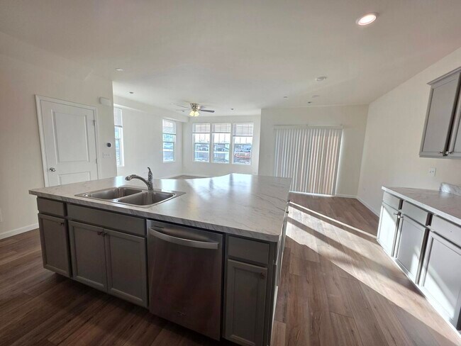 Building Photo - 5919 Hawkweed Dr