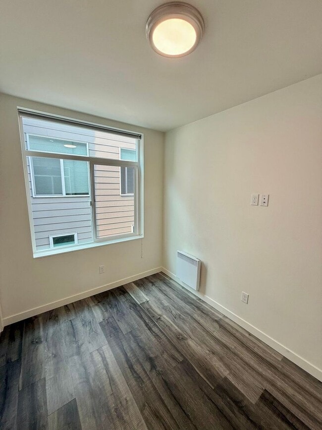 Building Photo - Spacious 8-Bedroom Ravenna Home Near UW & U Village – Perfect for Shared Living