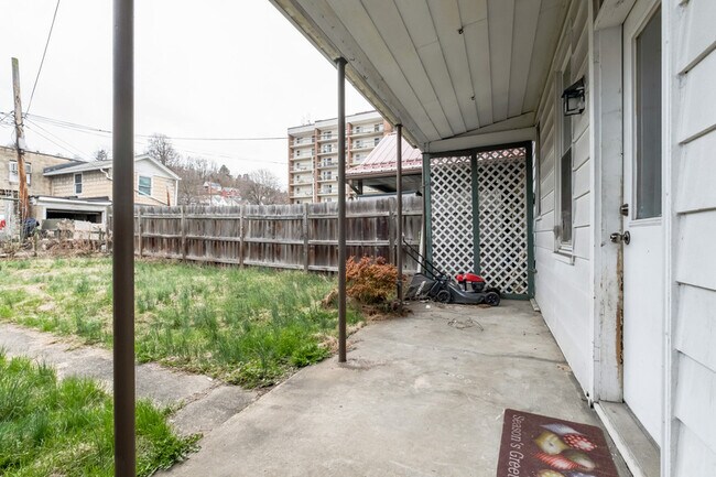 Building Photo - 817 McKean Ave