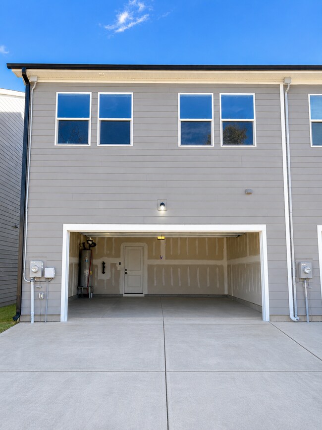 Building Photo - 3-Bedroom, 2.5 Bath Townhome for Rent in Mooresville, NC | Attached Garage & Modern Kitchen