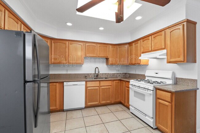 Building Photo - 5768 Campo Walk