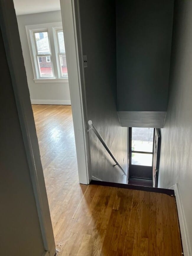 Building Photo - 1 Bedroom 1 Bath Townhome in Point Breeze