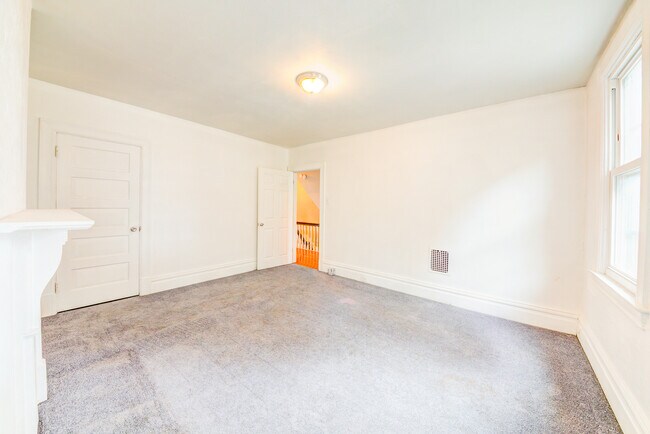 Building Photo - 103 Harwood St