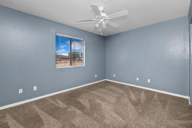 Building Photo - 3401 N Catherine Dr