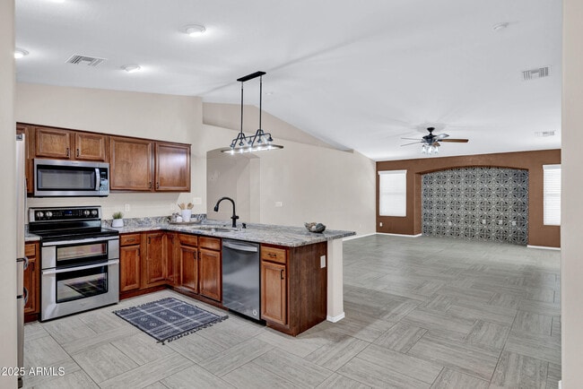 Building Photo - 4374 S Mariposa Dr