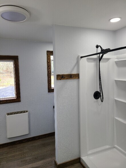 Building Photo - 1856 Canyonville-Riddle Rd