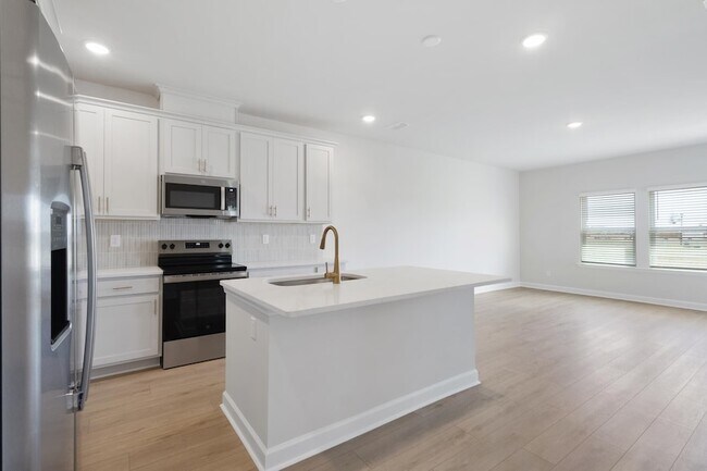 Building Photo - 730 Ebb Tide Rd